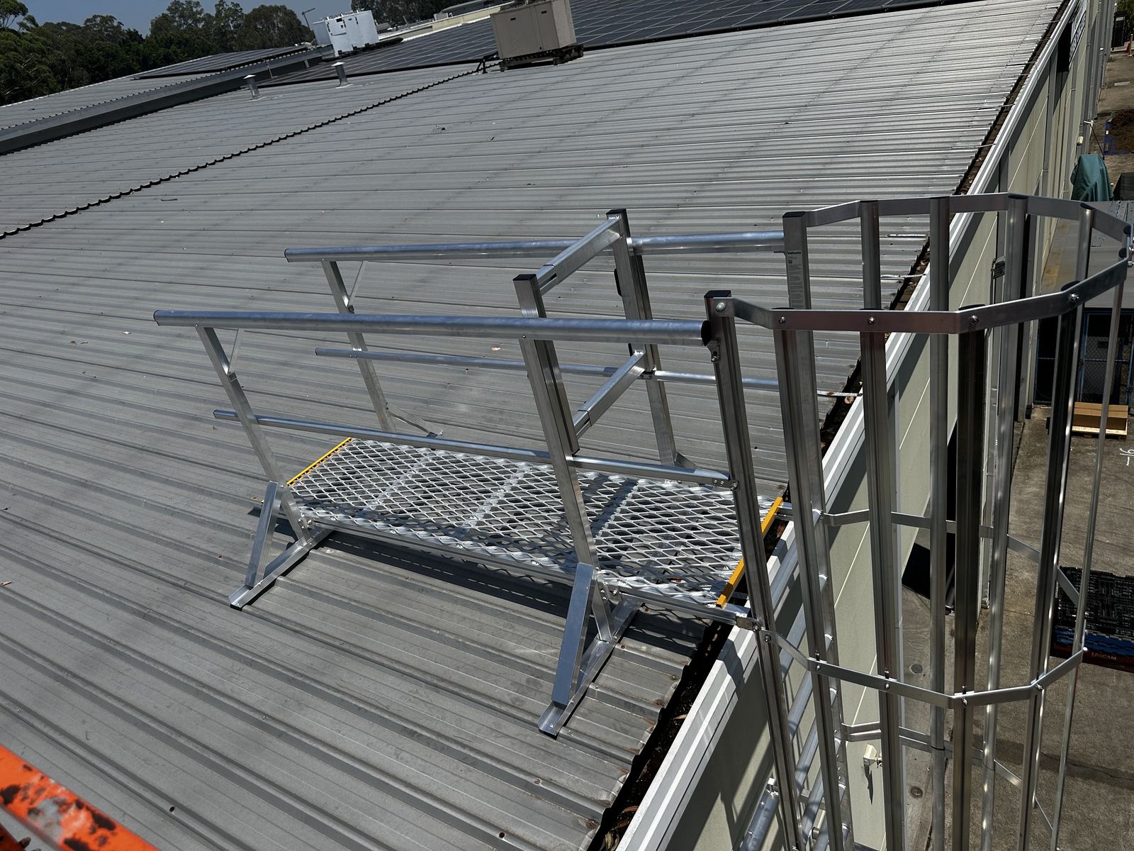Cantilever platform with portable ladder access to roof